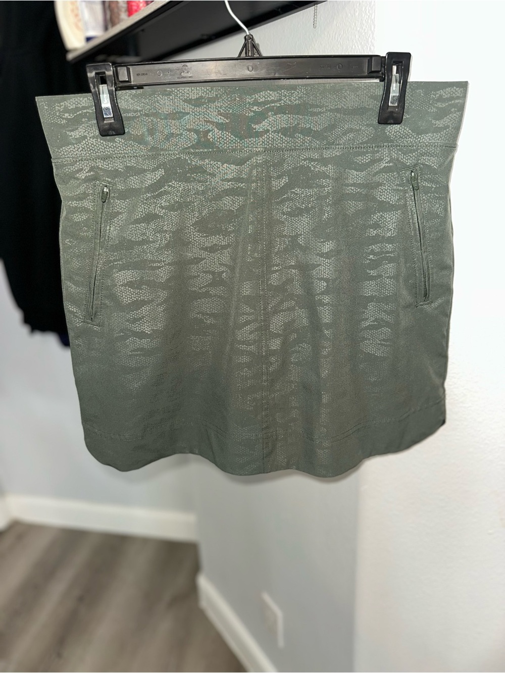Orvis Olive Green Textured Athletic Skirt
